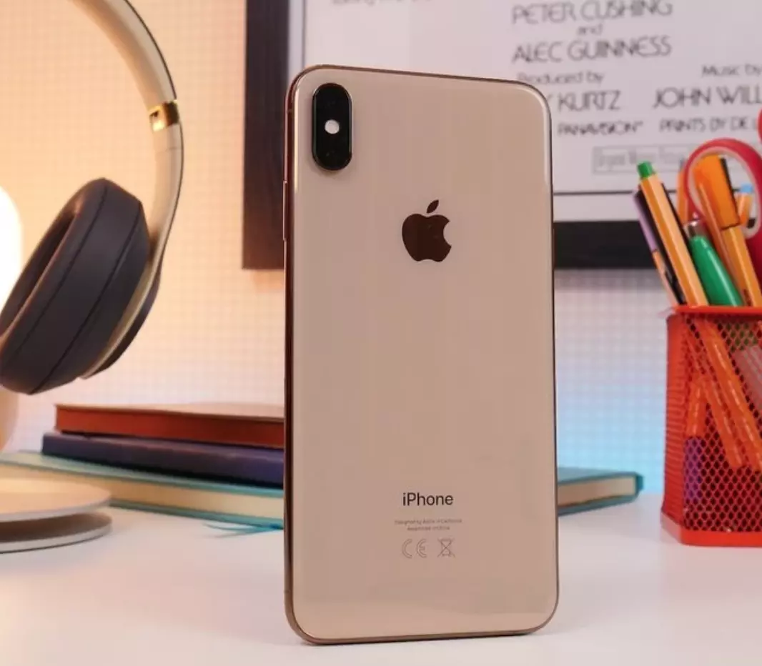 Apple iPhone XS Max Gold 256GB with 6.5-inch display
