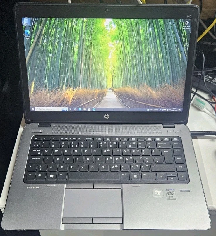 HP EliteBook 840 G1 laptop with 14-inch HD display, Intel Core i5, 8GB RAM, and 1TB SSD – front and side view