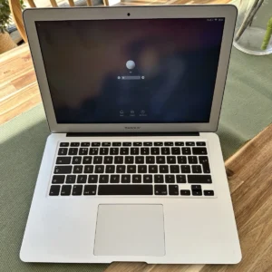 Apple MacBook Air 13.3” A1466 (2015) – Core i5 – 8GB RAM – 128GB SSD