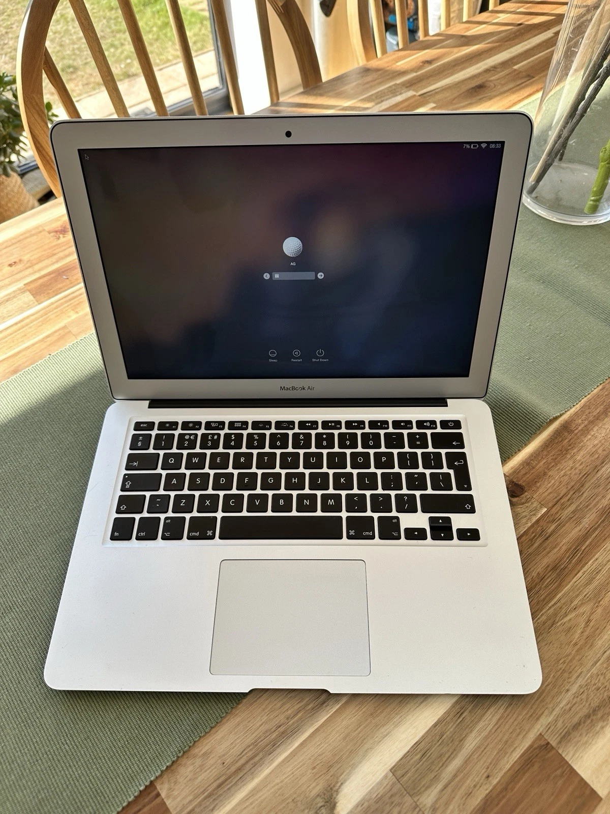 Apple MacBook Air 13.3” A1466 (2015) – Core i5 – 8GB RAM – 128GB SSD