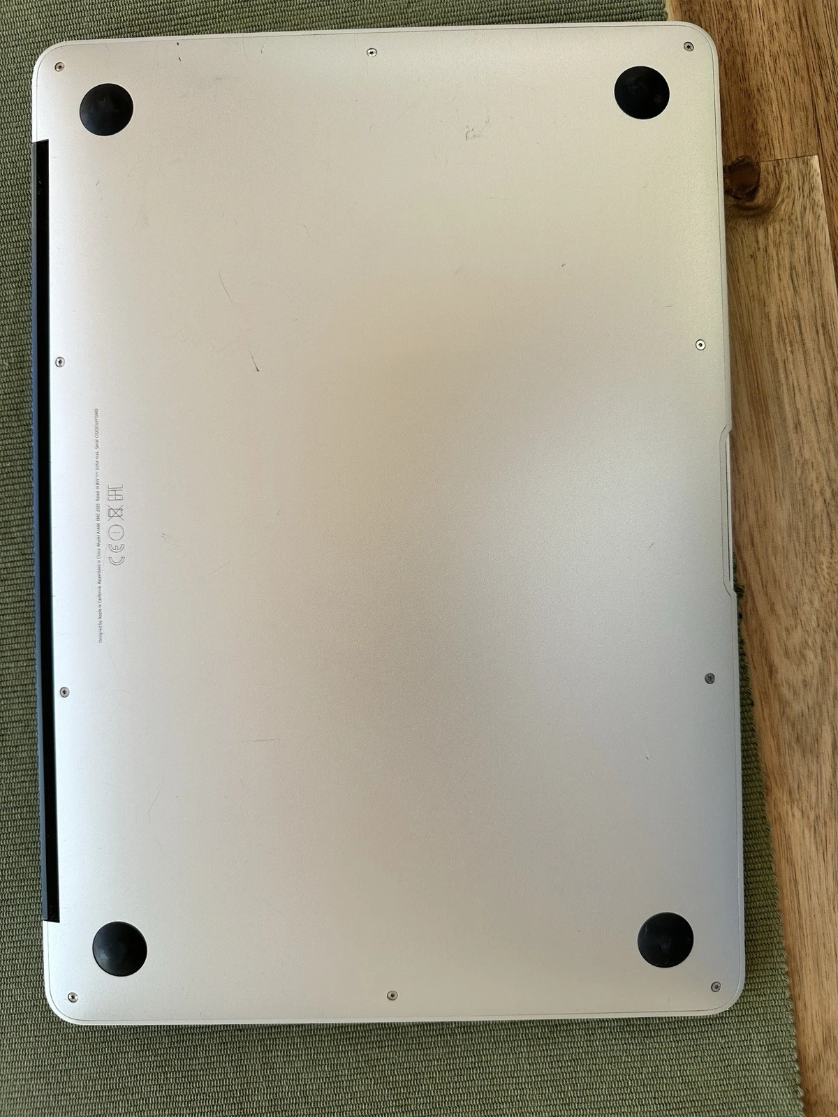 Apple MacBook Air 13.3” A1466 (2015) – Core i5 – 8GB RAM – 128GB SSD