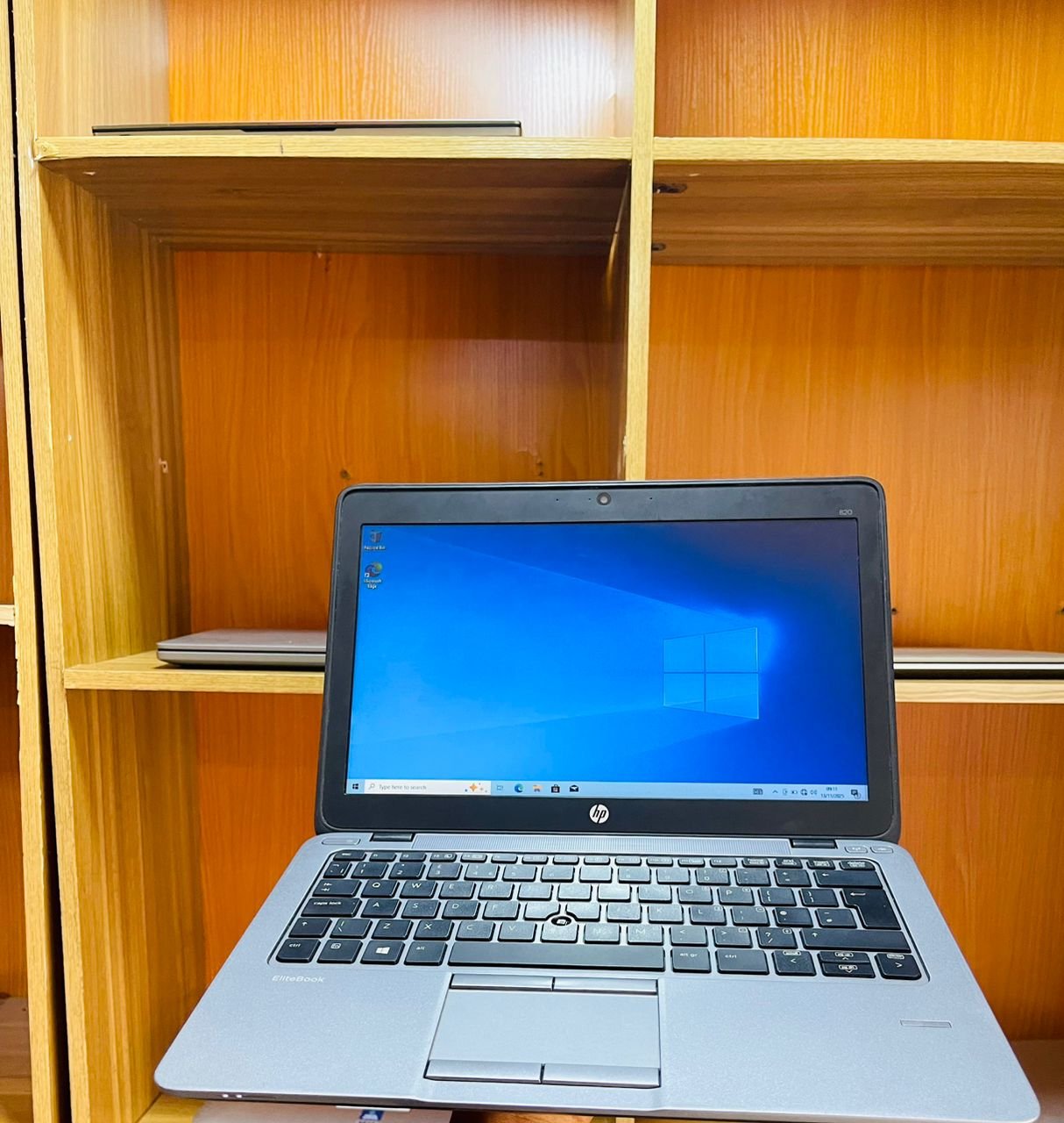 HP EliteBook 820 G1 Core i5 laptop with 8GB RAM and 256GB SSD