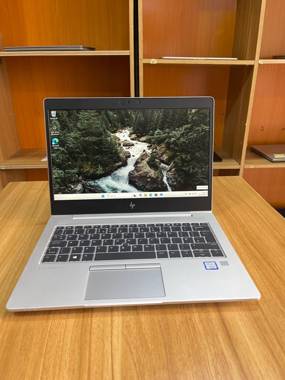 HP EliteBook 830 G5 Core i5 laptop with 8GB RAM and 256GB SSD