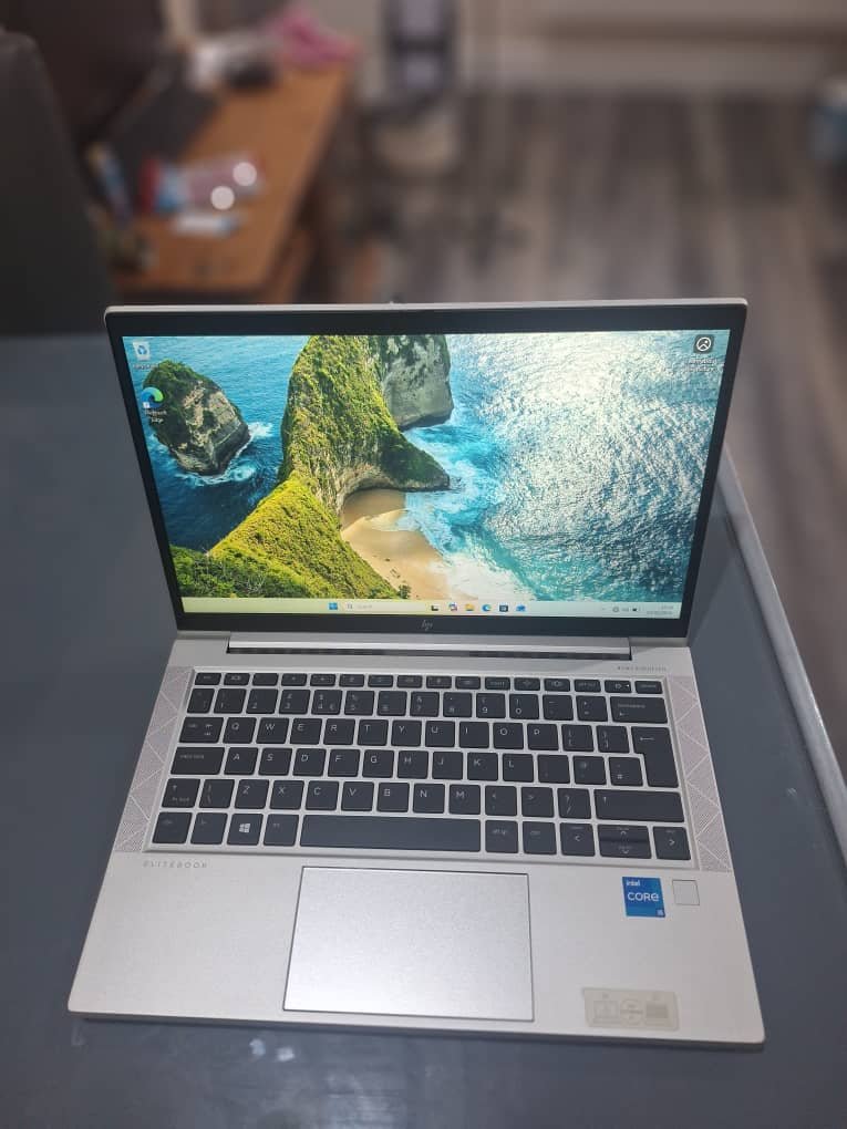 HP EliteBook 830 G8 11th Gen 256GB SSD 8GB RAM Face ID fingerprint laptop